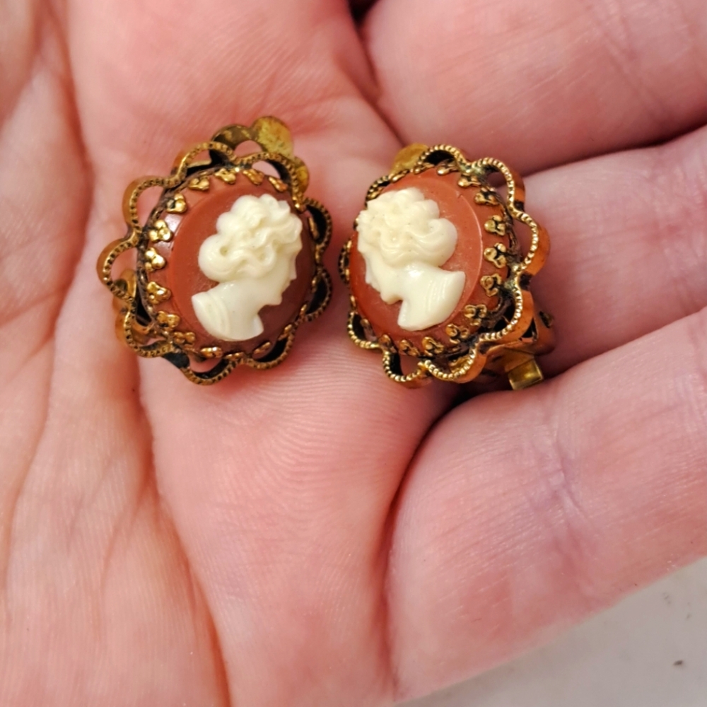 Vintage Gold Toned Cameo Clip On Earings